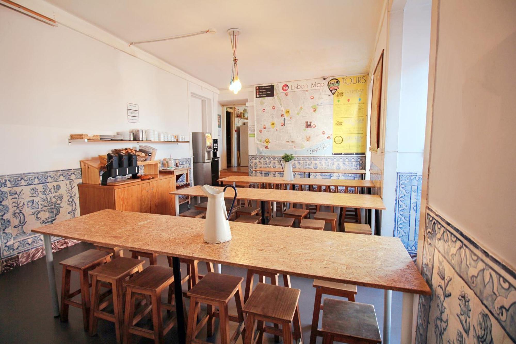 Wot New Lisbon Hostel Exterior photo