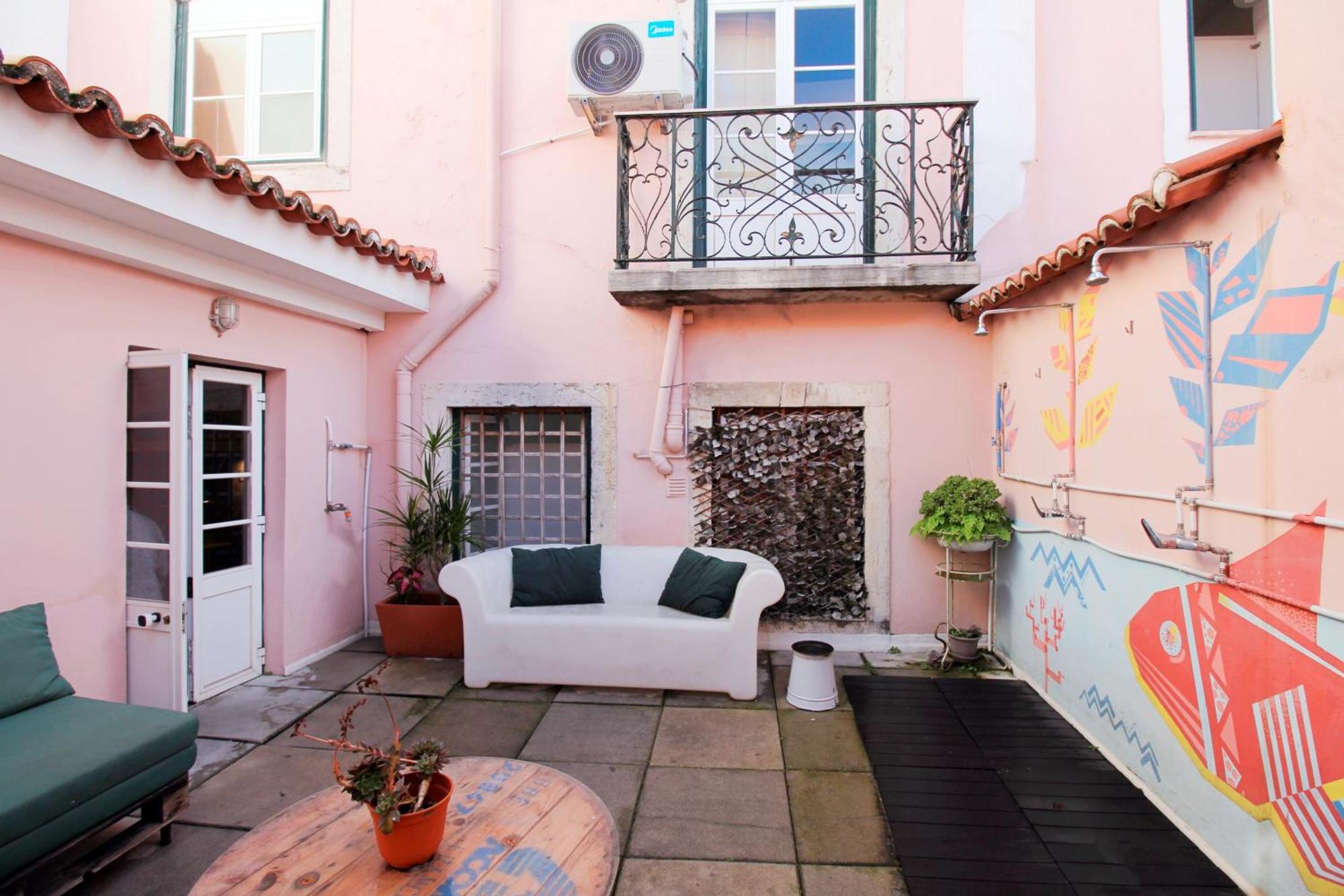 Wot New Lisbon Hostel Exterior photo